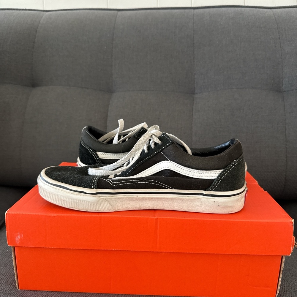 Vans Men's Black and White Sneakers